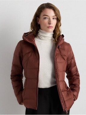 Quince Lightweight  Packable Down Hooded Puffer Jacket in Redwood Brown Size Med
